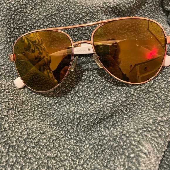 Jessica Simpson Accessories - Jessica Simpson polarized sunglasses